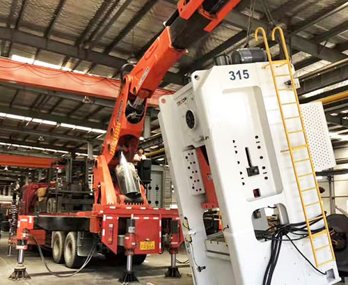 常州附近随车吊出租，轻松解决运输难题