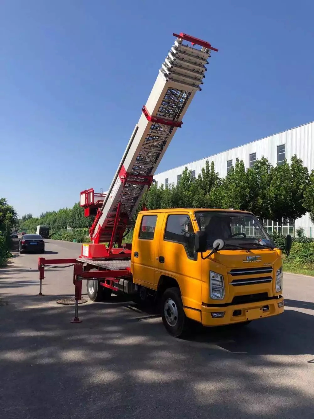 常州附近的云梯车出租服务：轻松解决高空作业需求